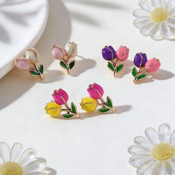 Instagram-taugliche süße Ohrringe mit Kontrastfarben, Tropfglasur und Tulpenblumen