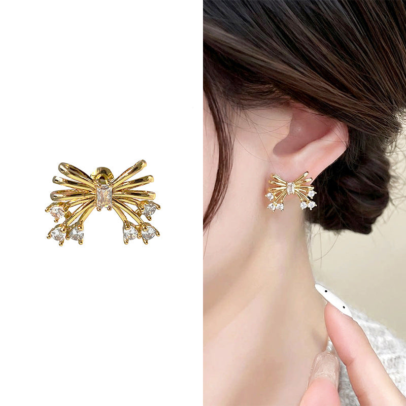 Minimalistische High-End-Schmetterlingssteckerohrringe