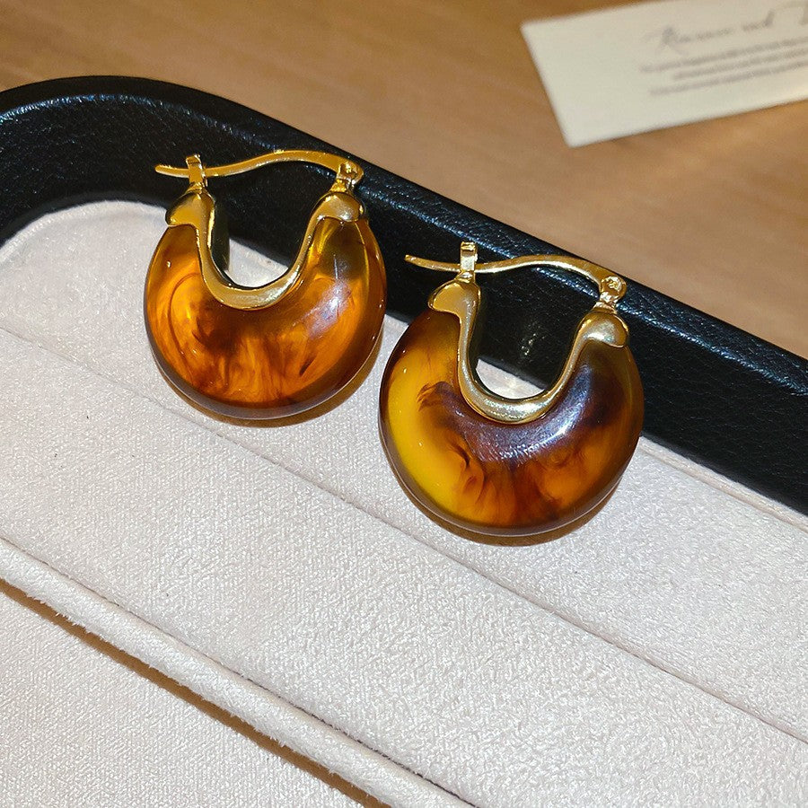Handgemachte Maillard-Ästhetik-Ohrringe, unregelmäßige quadratische Ohrstecker aus Bernsteinharz mit goldfarbenem Rand, einzigartiger Retro-Knopfschmuck, Geschenk für sie
