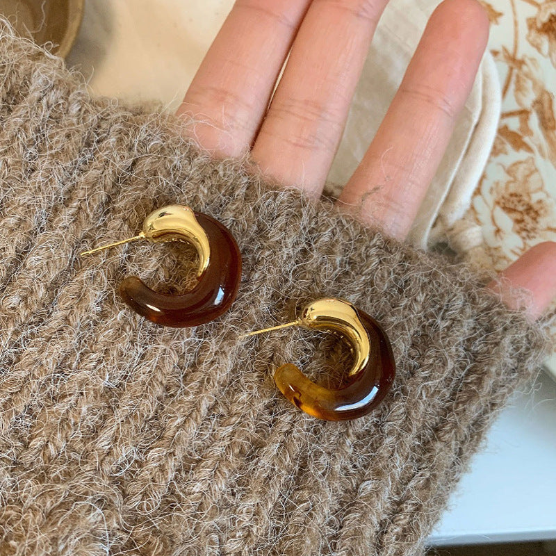 Vintage Bernsteinharz Gold Creolen für Damen, Trendige 2026 Maillard-Stil Chunky Gold & Braun Harz C-förmige Creolen, Leichter Modeschmuck