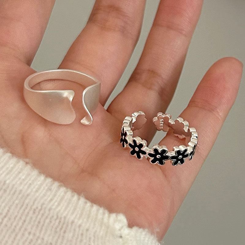 S925 Sterling Silber Nischen-Schwarzblumenring für Damen, kühler, mattierter, unregelmäßiger Design-Ton, zarter und vielseitiger minimalistischer Zeigefingerring