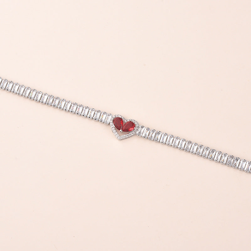 Goldfarbenes herzförmiges Armband mit Diamanten, leichte Luxusqualität, handgefertigtes Herz-Design