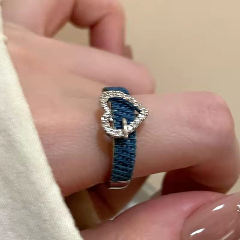 Süßer Cooler Ring mit Herz aus Zirkon, mit Denim-Textur, zierlicher leichter Luxusschmuck für Frauen