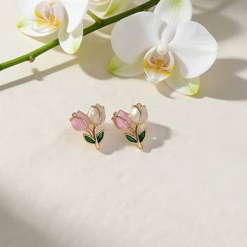 Instagram-taugliche süße Ohrringe mit Kontrastfarben, Tropfglasur und Tulpenblumen