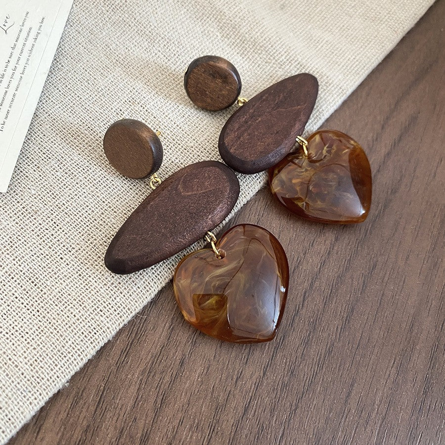 Handgemachte Maillard-Ästhetik-Ohrringe, unregelmäßige quadratische Ohrstecker aus Bernsteinharz mit goldfarbenem Rand, einzigartiger Retro-Knopfschmuck, Geschenk für sie
