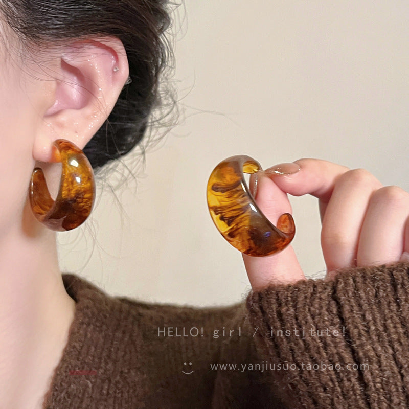 Vintage C-Hoop-Ohrringe aus Schildpatt-Harz für Damen, Retro Chunky Creolen aus bernsteinfarbenem Acryl, böhmischer Statement-Schmuck für Herbst und Winter als Geschenk