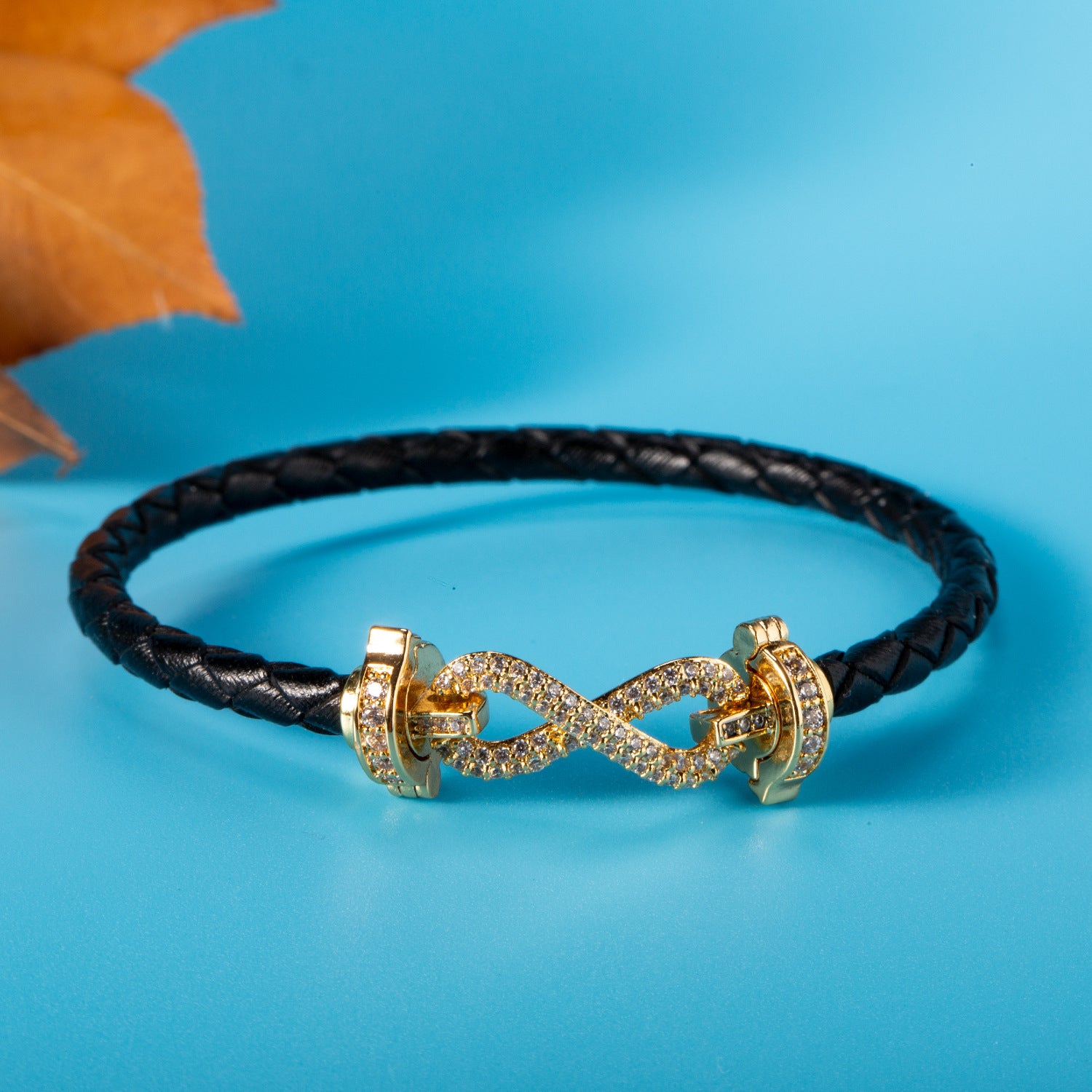 Acht-Zeichen-Verschluss geflochtenes Lederarmband