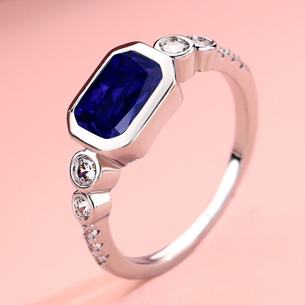 Minimalistischer, trendiger, geschlechtsneutraler Ring im coolen Stil