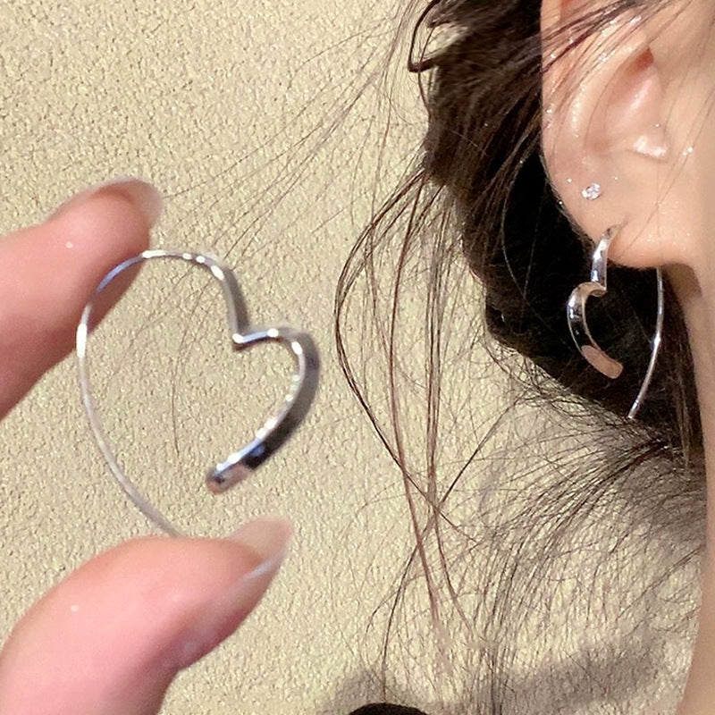 Minimalistische Creolen mit offenem Herzen für Damen, zierliche, silberfarbene Ohrringe mit großem Herzanhänger, trendiger Y2K-Schmuck, süßes und cooles Geschenk