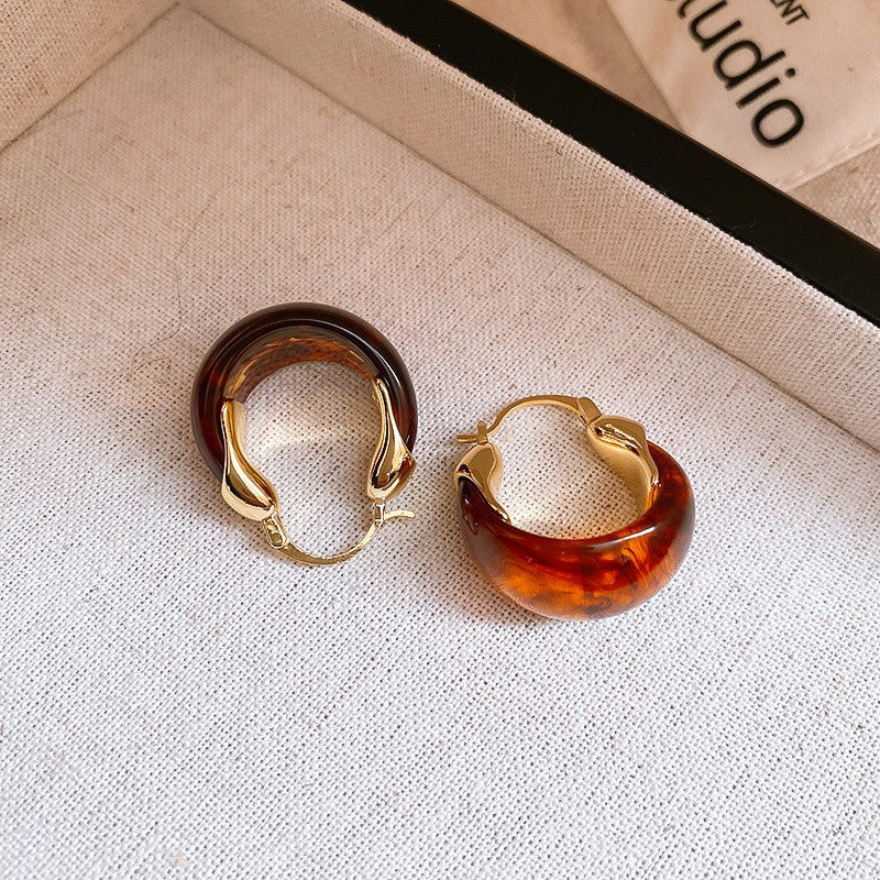Vintage Bernsteinfarbene Harz-Goldohrstecker für Damen, unregelmäßige quadratische Harz- und Goldfarbene Knopf-Ohrringe, 2026 Maillard Stil, leichter Modeschmuck