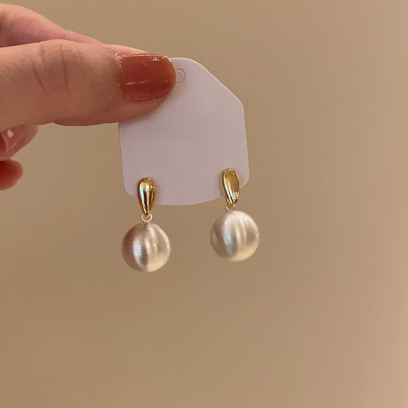 Elegante Ohrringe mit Perlenanhängern in Nude-Rosa-Emaille für Damen, zierliche, vergoldete Vintage-Ohrhänger, luxuriöser, minimalistischer Brautschmuck für den Alltag