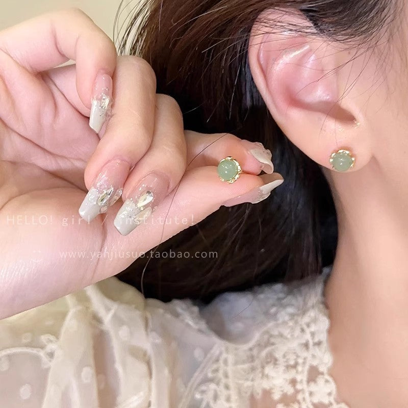 Elegante Ohrstecker für Damen im grünen Jade-Stil, zierliche vergoldete Vintage-Knopf-Ohrstecker, minimalistisches Brautschmuck-Geschenk im chinesischen Stil