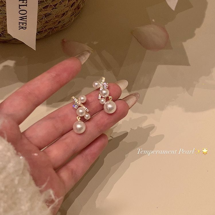 Elegante Perlenohrringe für Damen, zarte silberfarbene Wassertropfen-Kristall-Quasten-Ohrstecker, luxuriöser Vintage-Brautschmuck als Geschenk