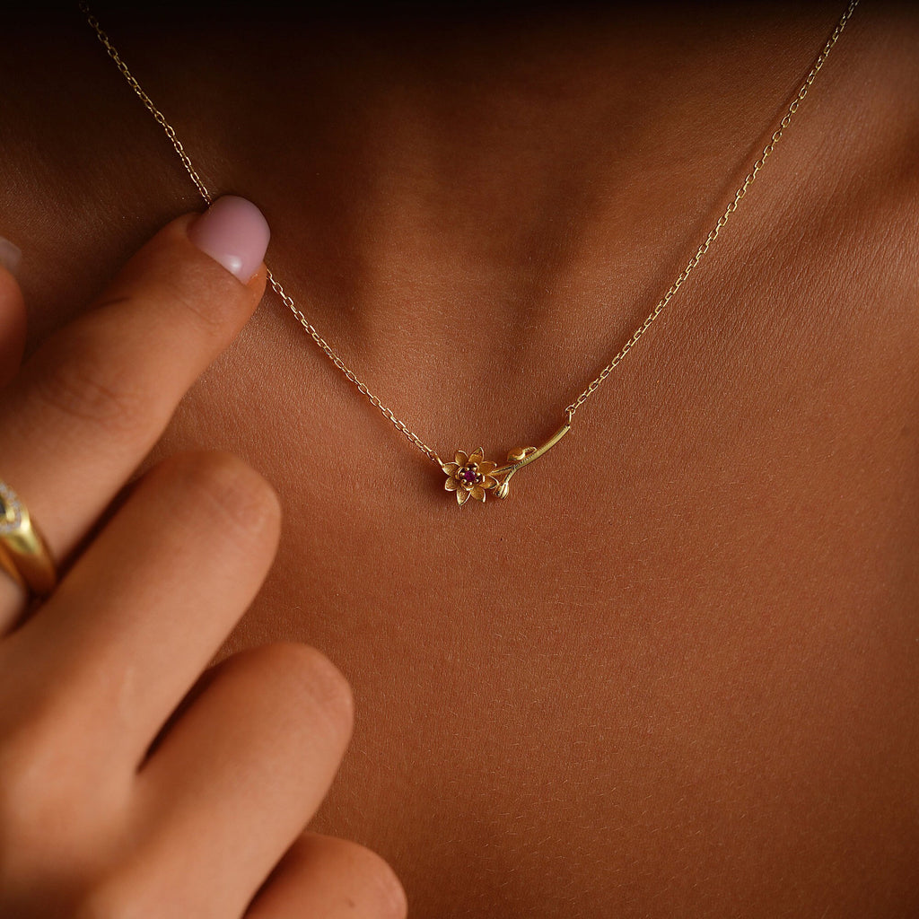 Three-dimensional Decoration Flower Pendant Necklace Gold-plated Sweater Chain
