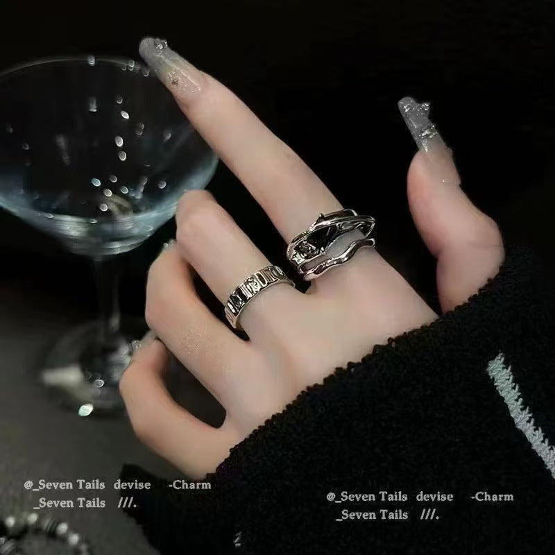 Unregelmäßiger schwarzer Zirkonring im Nischen-Design, verstellbarer offener Ring im Dark-Punk-Stil für Herren und Damen