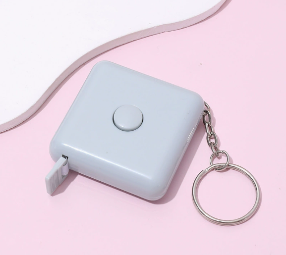 Automatisches einziehbares Maßband – rund – mit Schlüsselanhänger – nordisches Rosa – ABS – 1,5 m – 1 Stück