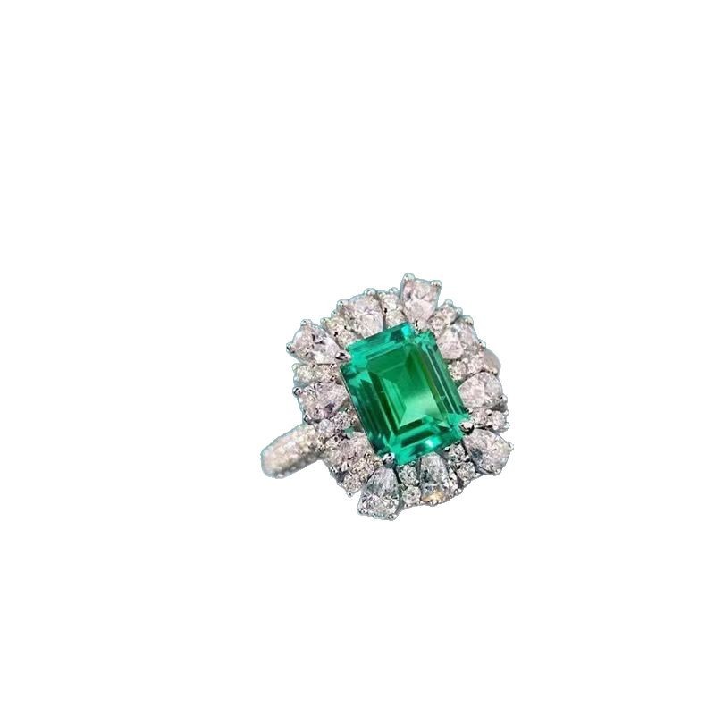 Ultra-shiny Elegant Emerald Set Ring For Women