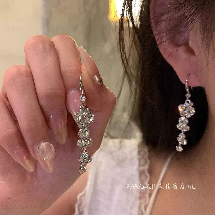 Elegante Perlenblumen-Ohrstecker mit Zirkonia für Frauen, zierliche roségoldbeschichtete Emaille-Blumen-Perlenohrringe, luxuriöser minimalistischer Brautschmuck als Geschenk