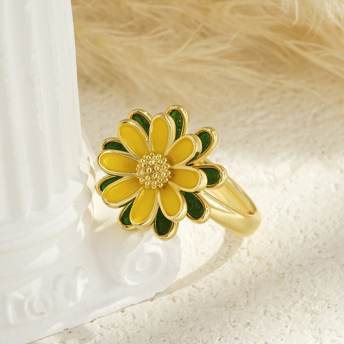 Drehbarer blumenförmiger vergoldeter Ring