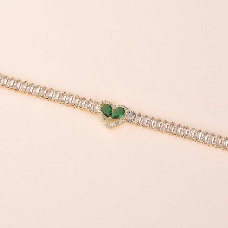 Goldfarbenes herzförmiges Armband mit Diamanten, leichte Luxusqualität, handgefertigtes Herz-Design