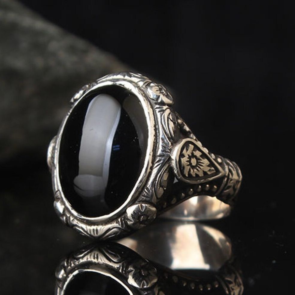 Fashionable Punk Carved Vintage Ring For Men With Black Gemstones